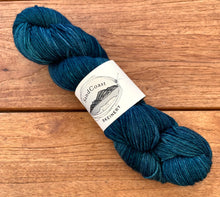 Load image into Gallery viewer, Cormorant 4ply